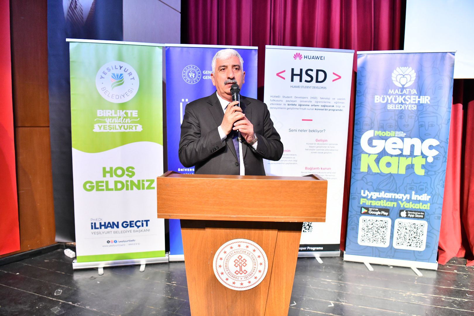 Teknoloji ve Yenilik Zirvesi’nde Gençler Geleceğin Dünyasıyla Buluştu