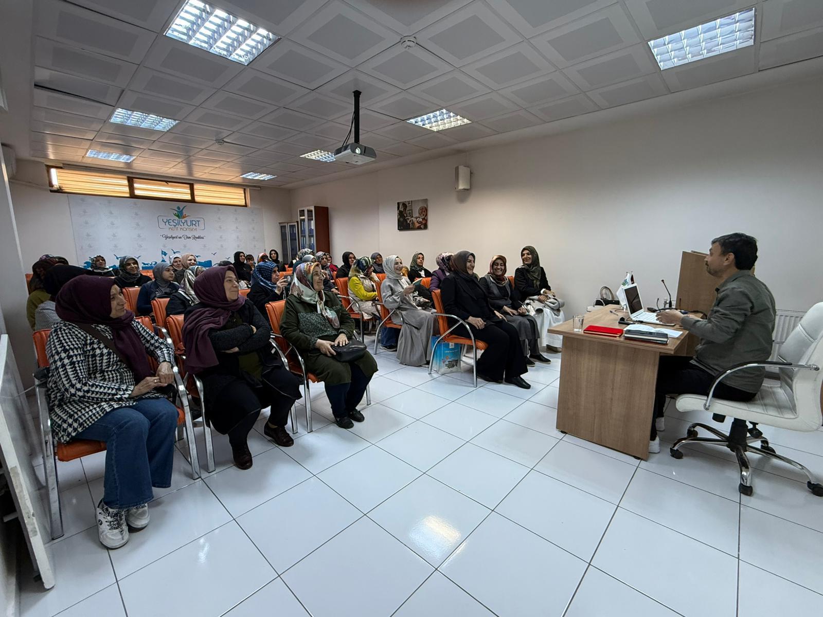 “Her Şey Seninle Başlar Kitap Okuma Projesi” kapsamında, eğitmen yazar Hamza Çelenk ile “Bana Yarından Bahset” kitabı üzerine verimli bir söyleşi gerçekleştirdik.