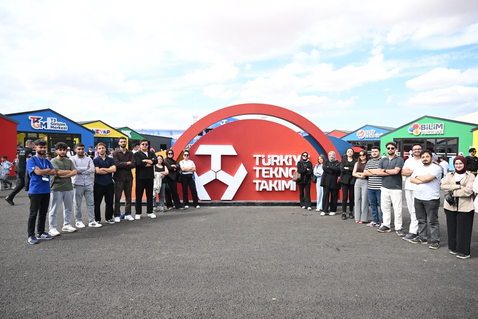 Yeşilyurt Genç Meclisi, TEKNOFEST Şanlıurfa’da Geleceğin Teknolojilerini Yerinde İnceledi.
