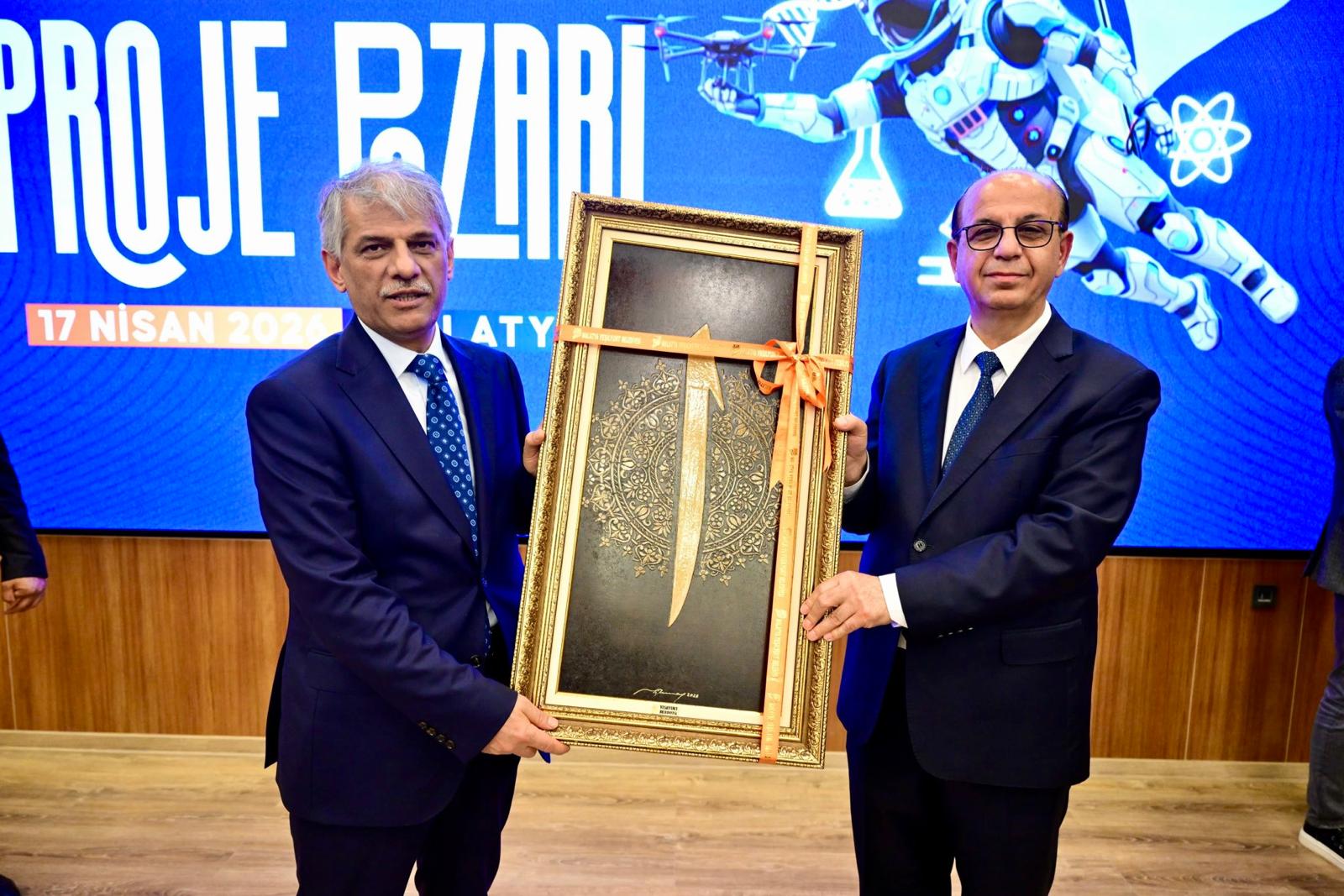 “Özallı Yıllar” Konferansı ile Vizyon, Dönüşüm ve Liderlik Yeniden Gündemde