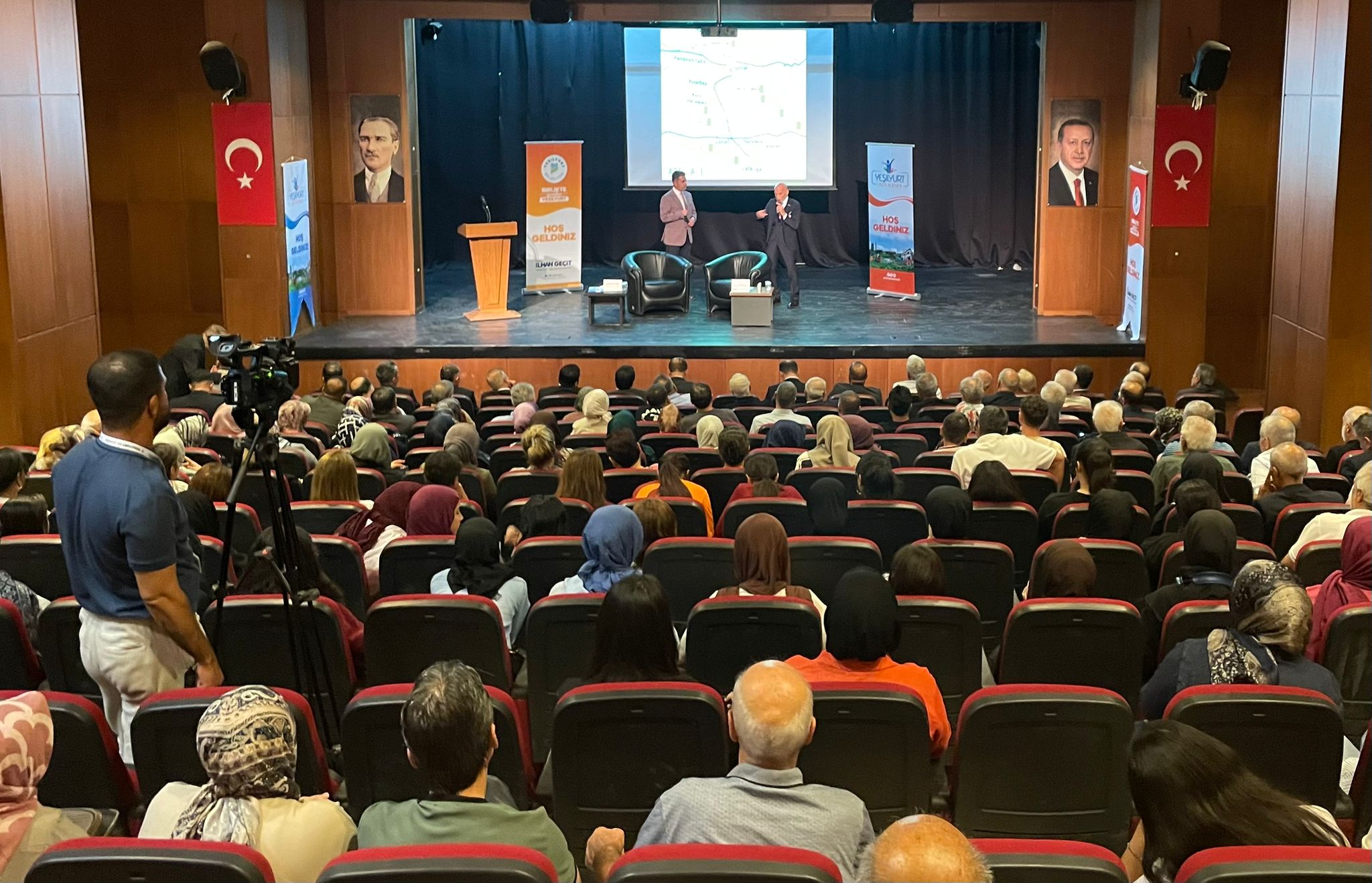 VATANA ADANMIŞ GERÇEK BİR HİKÂYE” SÖYLEŞİSİ DUYGUSAL ANLARA SAHNE OLDU