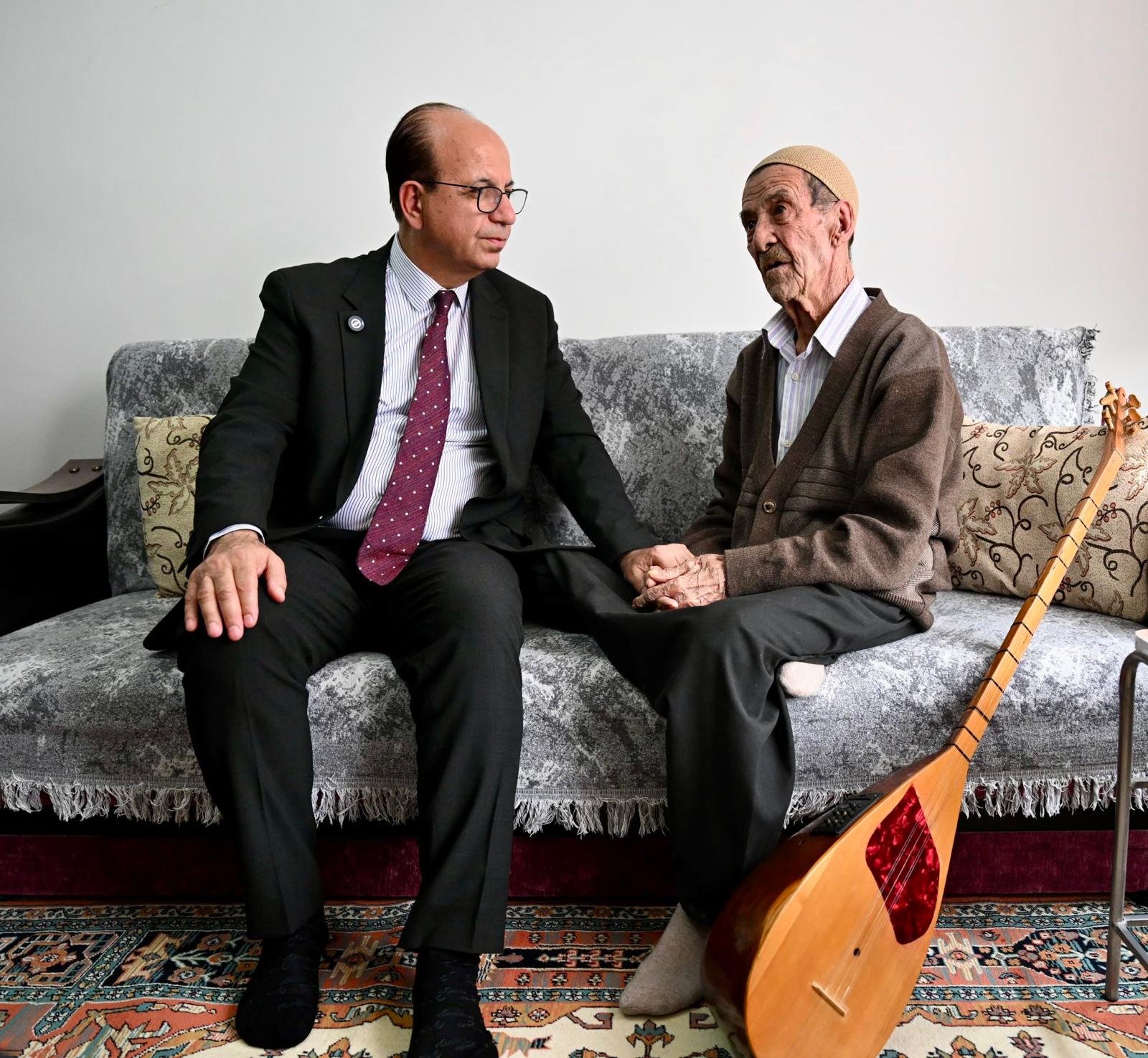 Başkan Geçit’ten Halk Ozanı Abuzer Aşkınses’e Vefa Ziyareti!