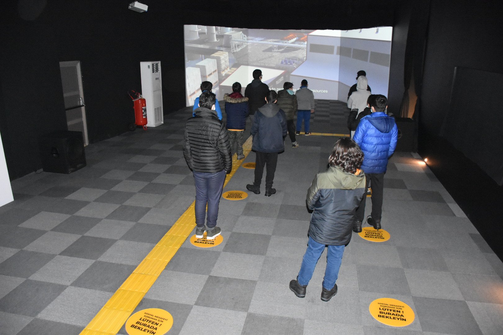 Gençlik Meclisi Gönüllüleri, Dijital Gösterim Merkezini İnceledi