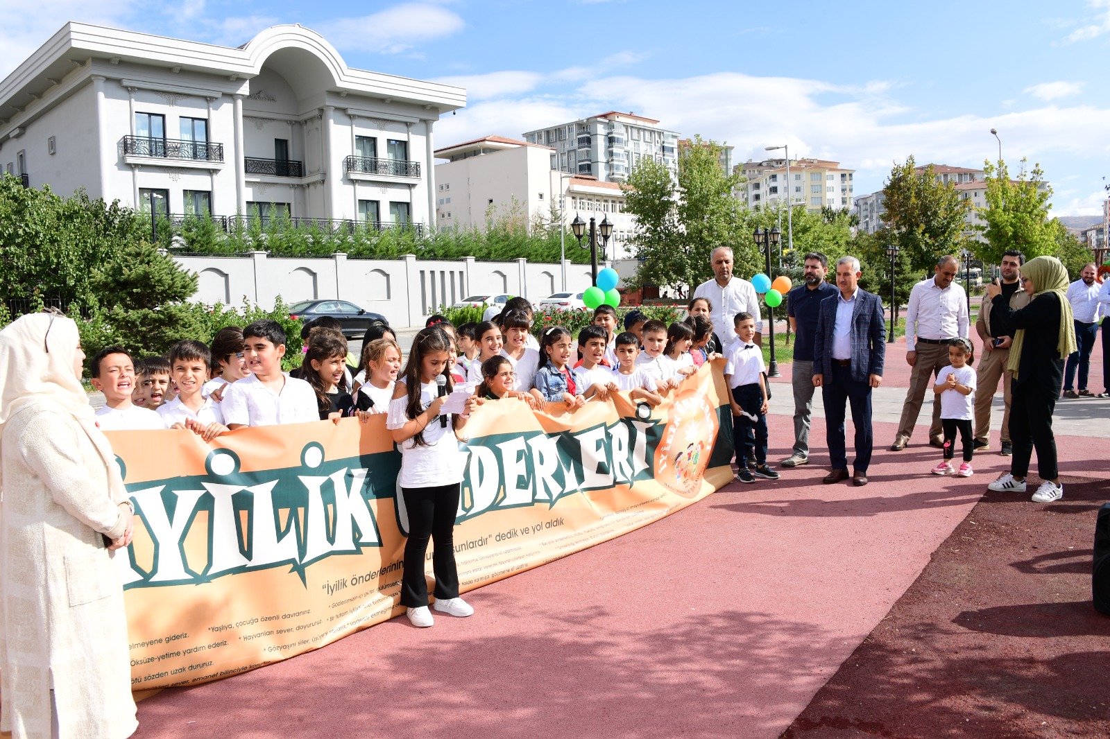 BAŞKAN ÇINAR ‘İYİLİK ÖNDERLERİ SON YAZ PİKNİĞİ’ ETKİNLİĞİNDE ÇOCUKLARLA BİRARAYA GELDİ