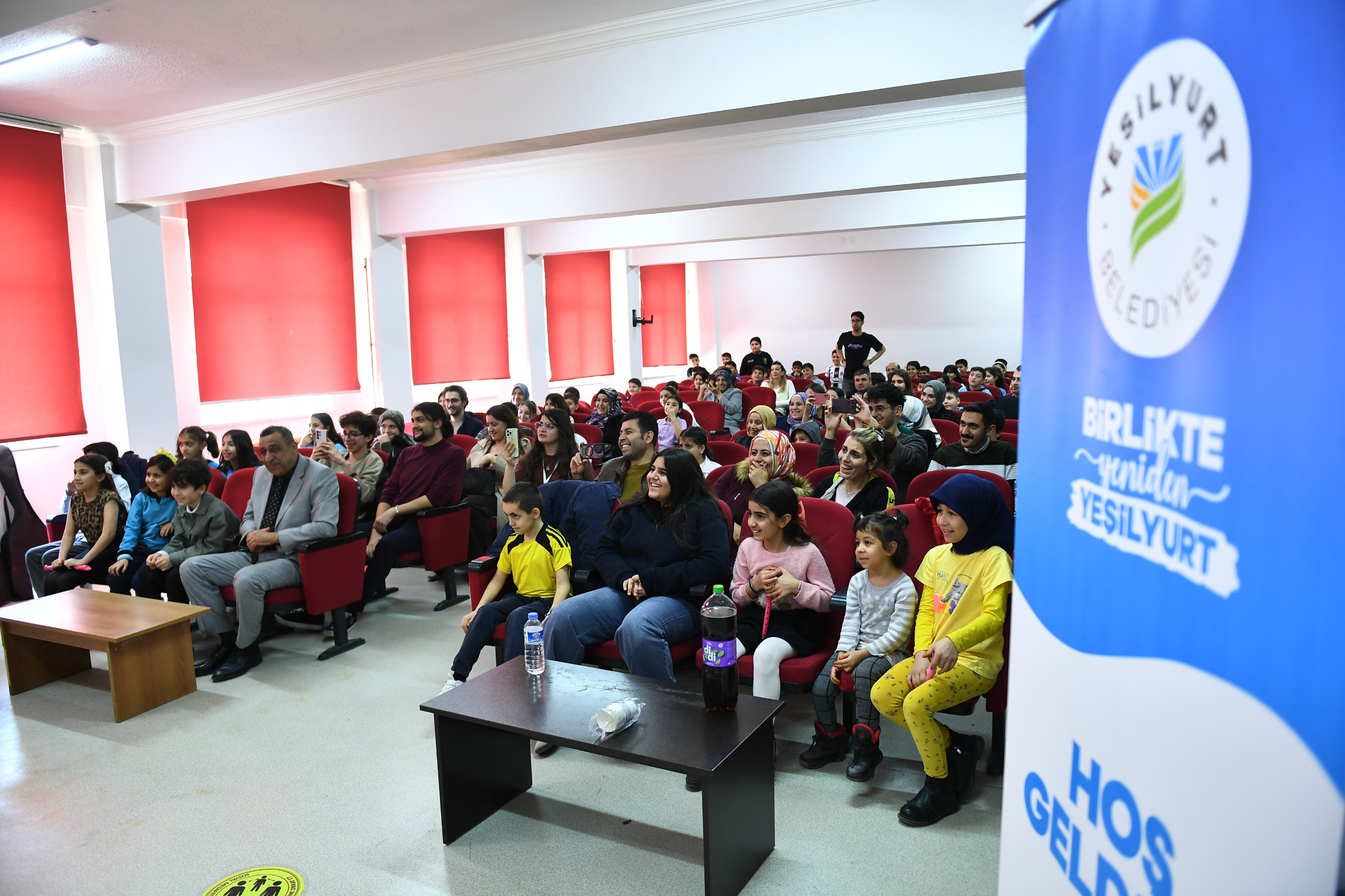 “Minik Dokunuşlar” Etkinliği ile çocuklarımızın yüzlerinde tebessüm oluşturduk. 