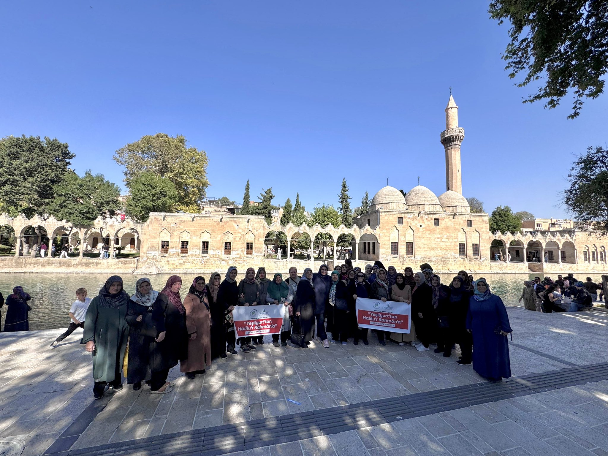 YEŞİLYURT KENT KONSEYİ KADIN MECLİSİ GÖNÜLLÜLERİ ŞANLIURFA’DA TARİHİ VE KÜLTÜREL BİR GEZİ GERÇEKLEŞTİRDİ