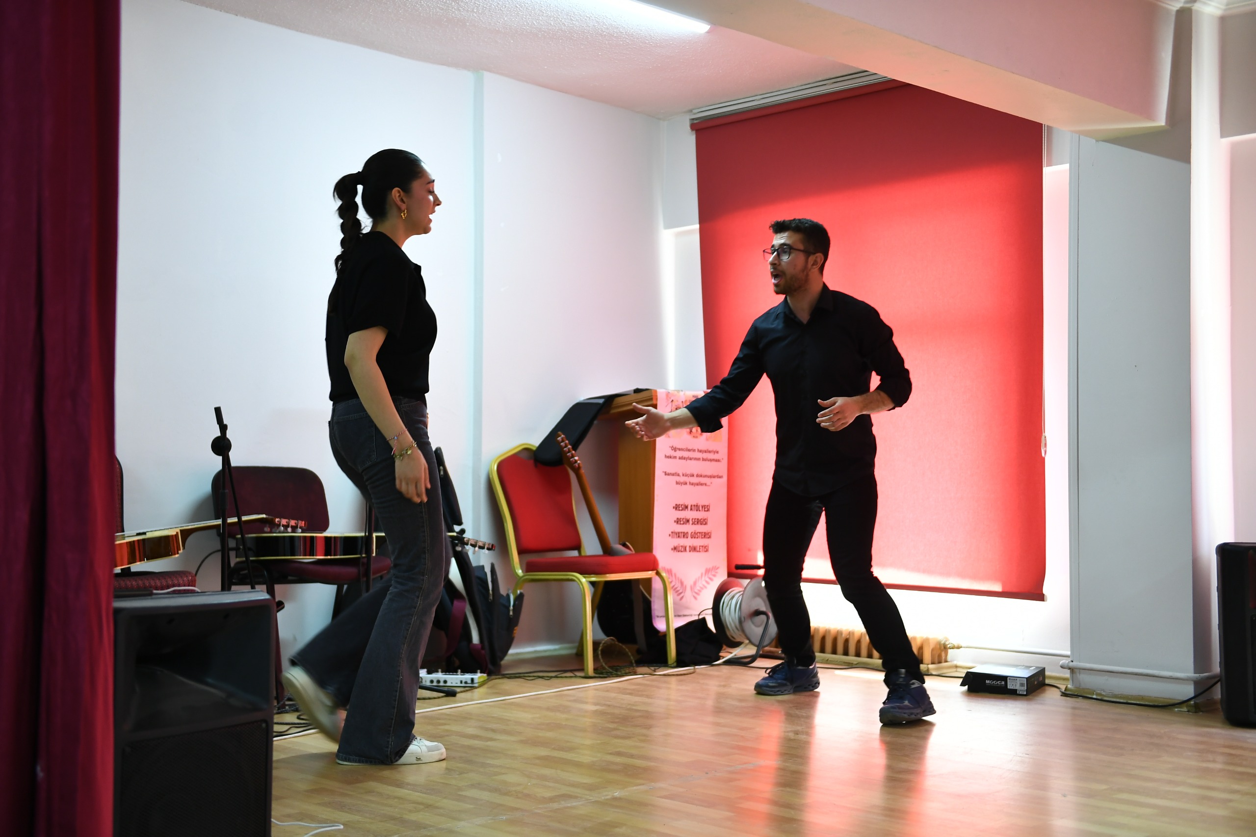 “Minik Dokunuşlar” Etkinliği ile çocuklarımızın yüzlerinde tebessüm oluşturduk. 