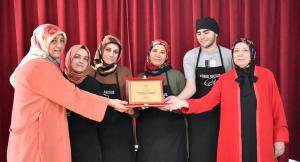 Maharetli Eller, En Güzel Analı-Kızlı Yemeğini Yapmak İçin Yarıştı 