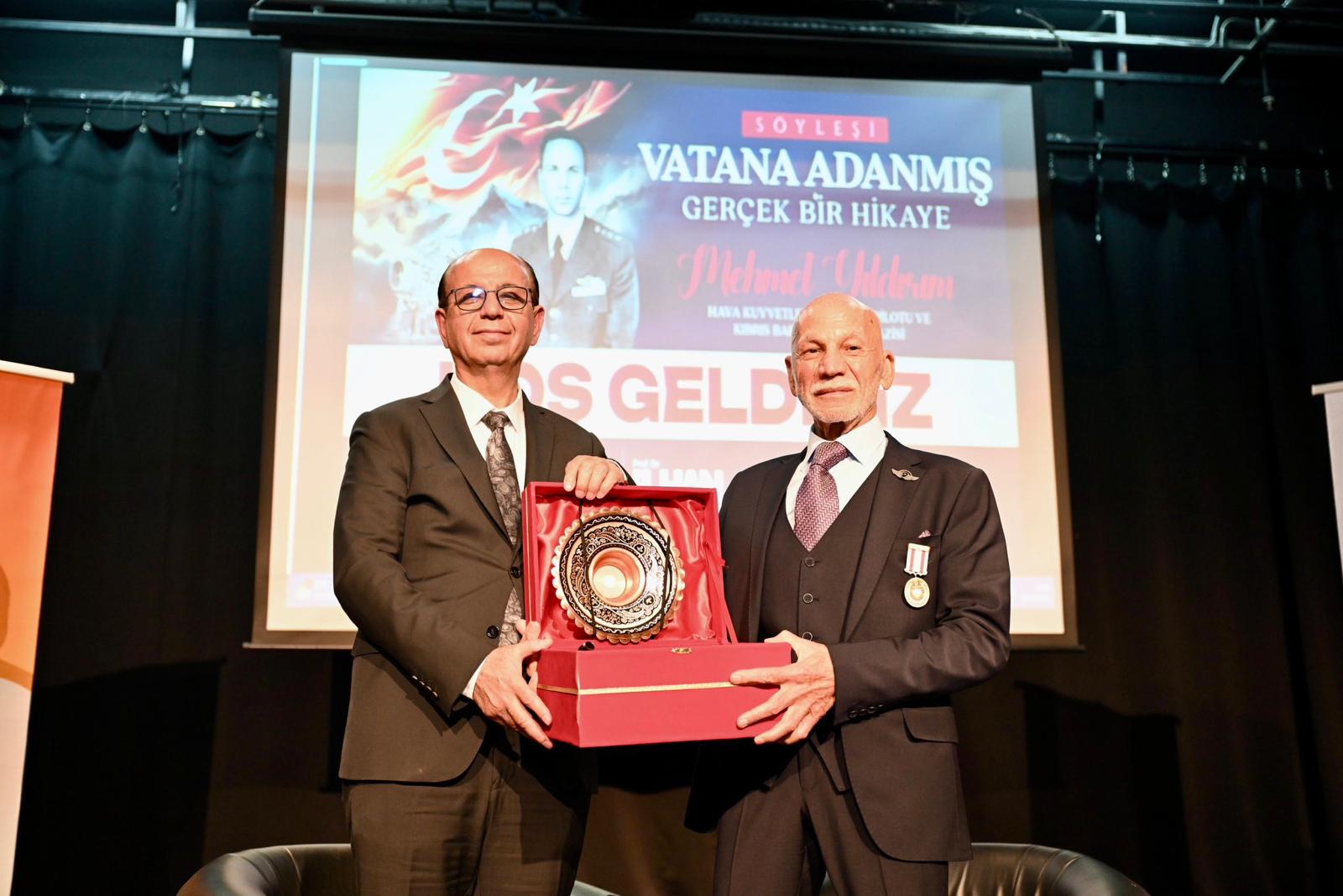 VATANA ADANMIŞ GERÇEK BİR HİKÂYE” SÖYLEŞİSİ DUYGUSAL ANLARA SAHNE OLDU