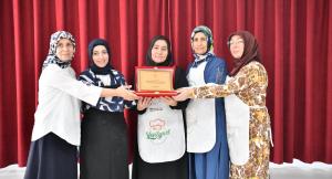 Maharetli Eller, En Güzel Analı-Kızlı Yemeğini Yapmak İçin Yarıştı 