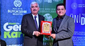 Teknoloji ve Yenilik Zirvesi’nde Gençler Geleceğin Dünyasıyla Buluştu