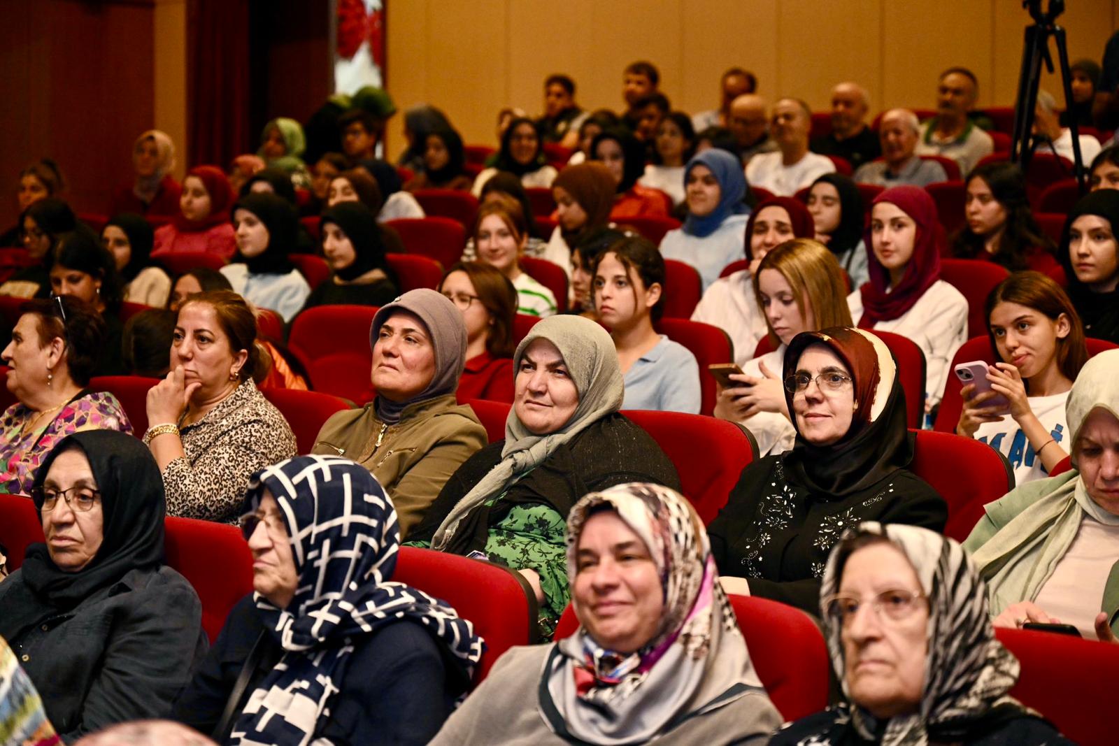 VATANA ADANMIŞ GERÇEK BİR HİKÂYE” SÖYLEŞİSİ DUYGUSAL ANLARA SAHNE OLDU