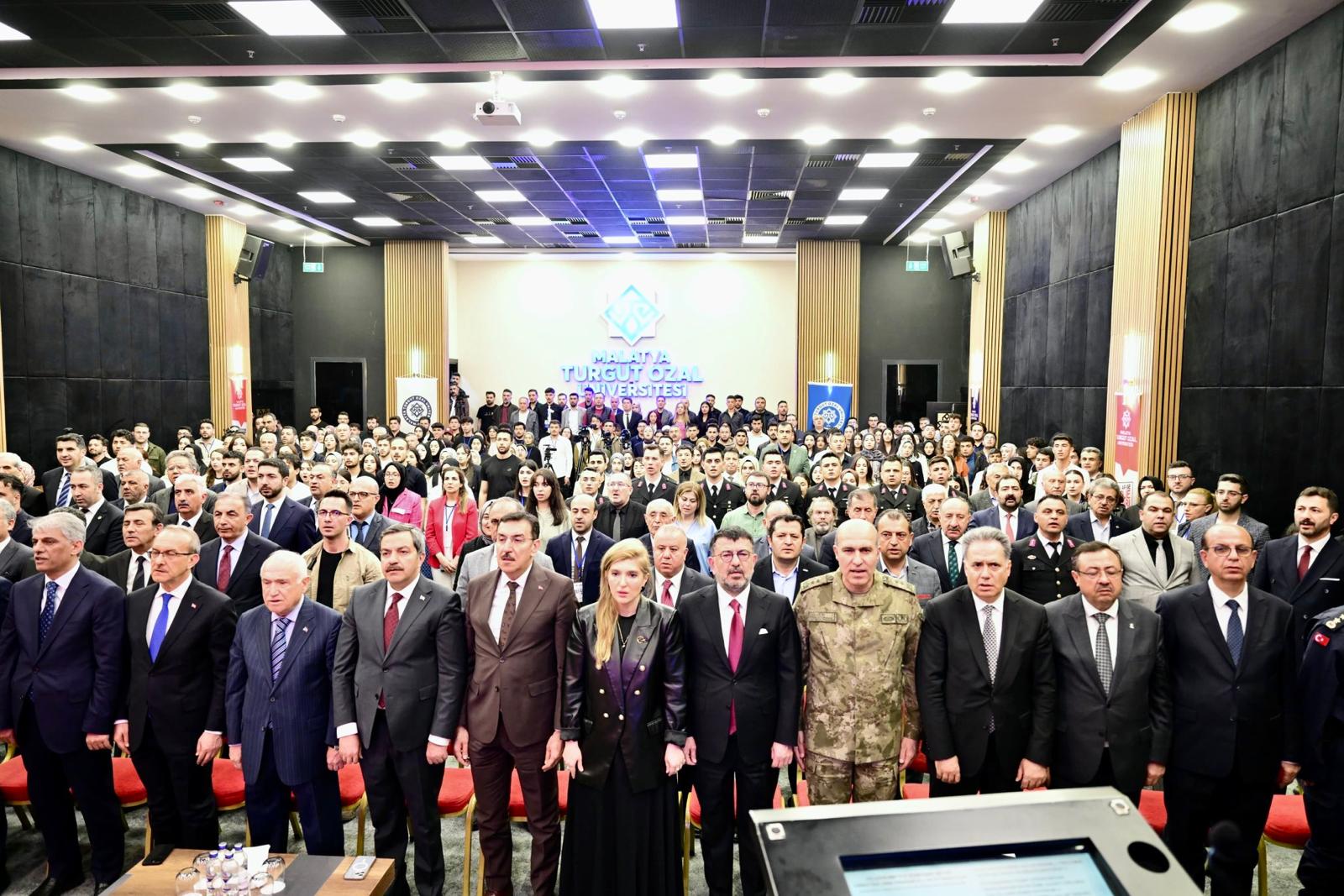 “Özallı Yıllar” Konferansı ile Vizyon, Dönüşüm ve Liderlik Yeniden Gündemde