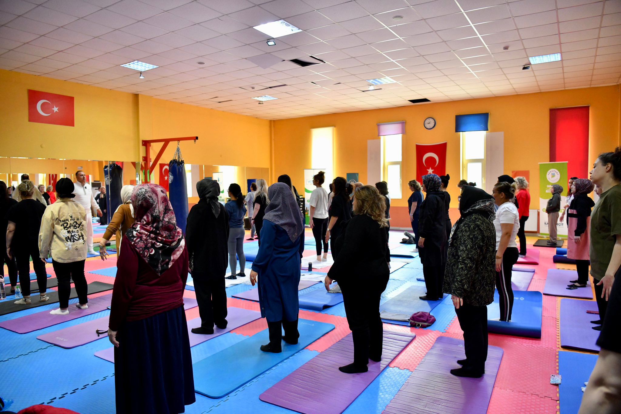 Fizik Tedavi ve Sağlıklı Yaşam Seminerleri Kapsamında Yoga ve Sağlıklı Yaşam Semineri Gerçekleştirildi