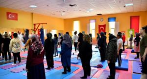 Fizik Tedavi ve Sağlıklı Yaşam Seminerleri Kapsamında Yoga ve Sağlıklı Yaşam Semineri Gerçekleştirildi