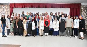 Maharetli Eller, En Güzel Analı-Kızlı Yemeğini Yapmak İçin Yarıştı 